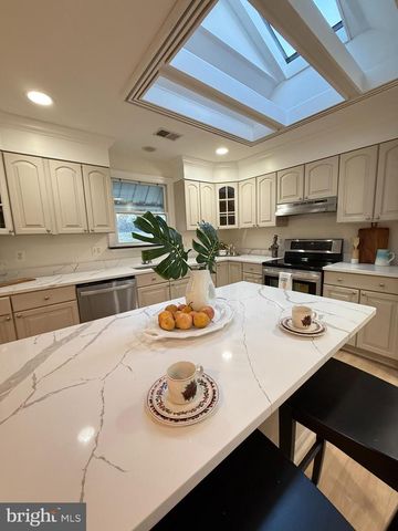 6205 EVERGLADES DR, Alexandria, VA 22312