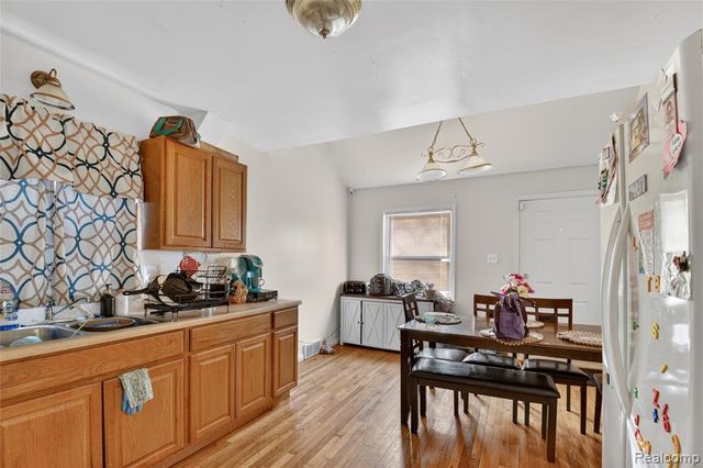 7296 Dacosta, Redford, MI 48239