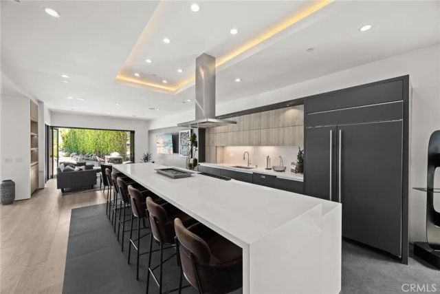 7139 Macapa, Los Angeles, CA 90068