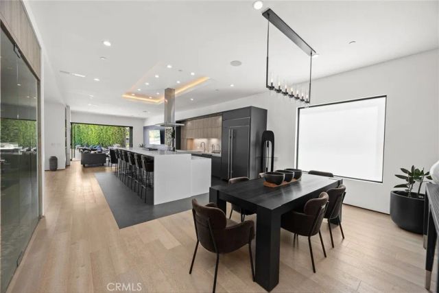 7139 Macapa, Los Angeles, CA 90068