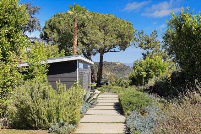 7139 Macapa, Los Angeles, CA 90068