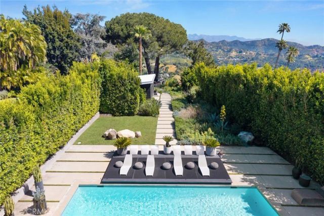 7139 Macapa, Los Angeles, CA 90068