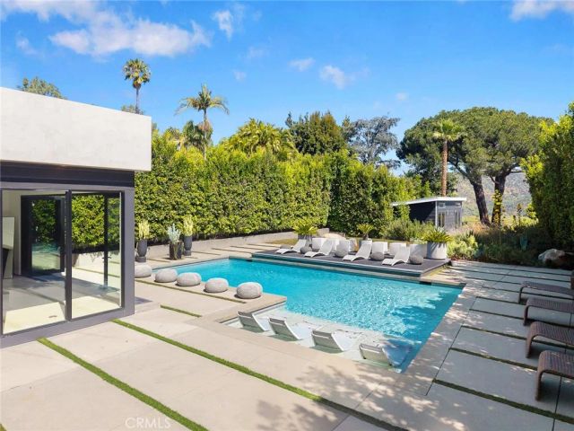 7139 Macapa, Los Angeles, CA 90068