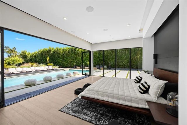 7139 Macapa, Los Angeles, CA 90068