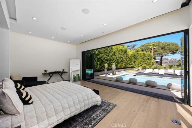 7139 Macapa, Los Angeles, CA 90068