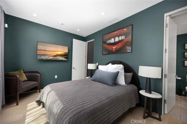 7139 Macapa, Los Angeles, CA 90068