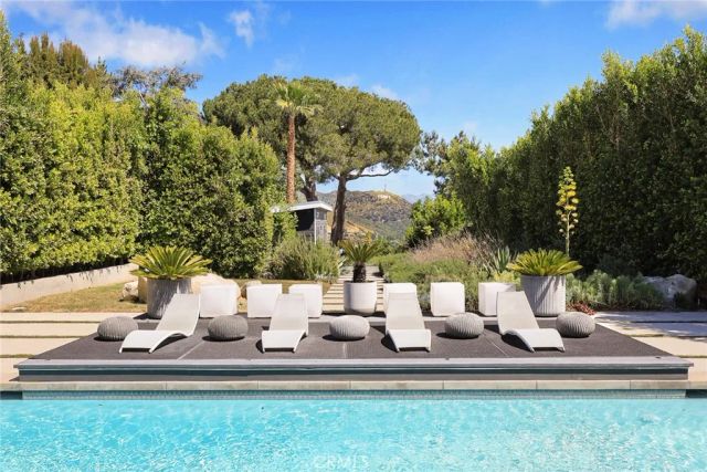 7139 Macapa, Los Angeles, CA 90068