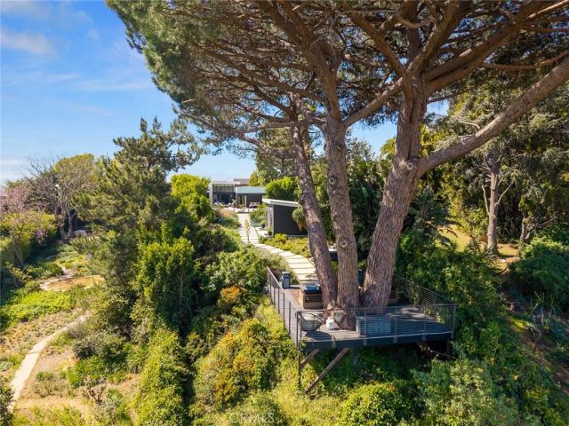 7139 Macapa, Los Angeles, CA 90068