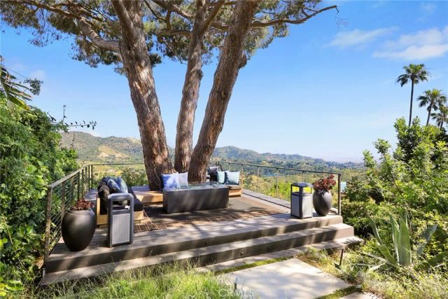 7139 Macapa, Los Angeles, CA 90068