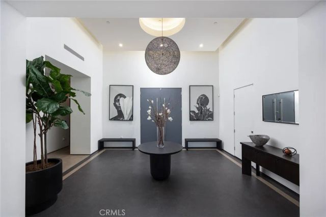 7139 Macapa, Los Angeles, CA 90068