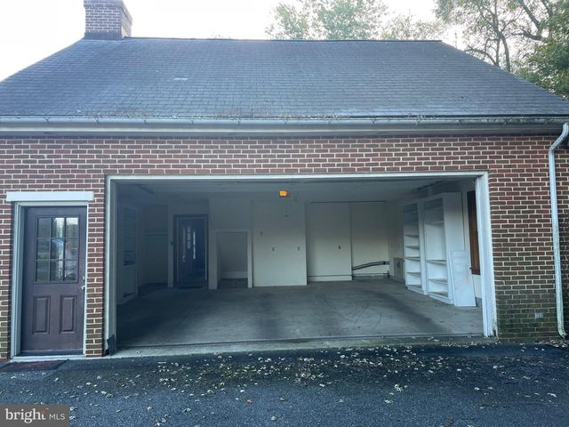 2860 YELLOW GOOSE RD, Lancaster, PA 17601