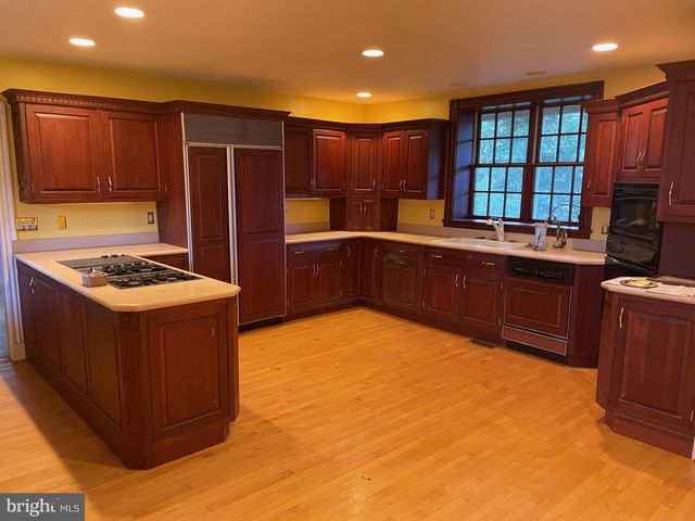 2860 YELLOW GOOSE RD, Lancaster, PA 17601