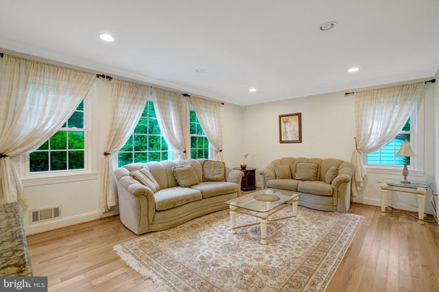 8304 FIVE GATES RD, Annandale, VA 22003