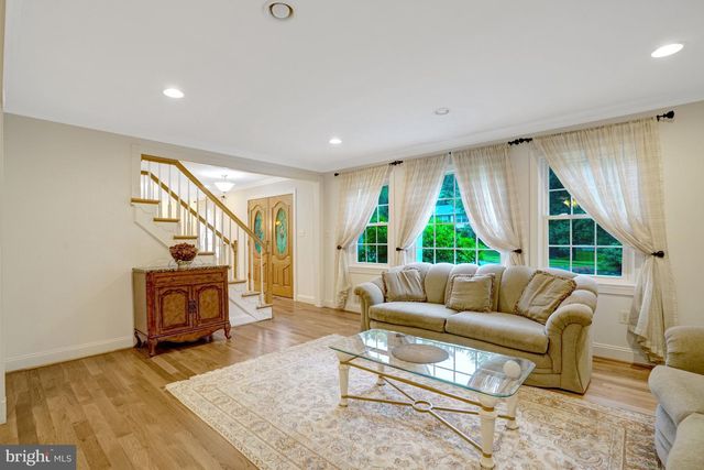 8304 FIVE GATES RD, Annandale, VA 22003