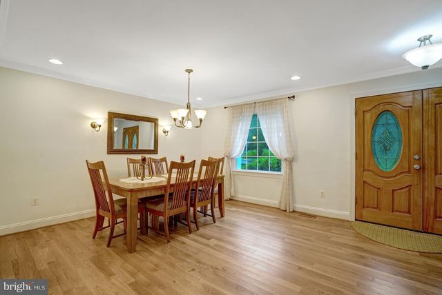 8304 FIVE GATES RD, Annandale, VA 22003