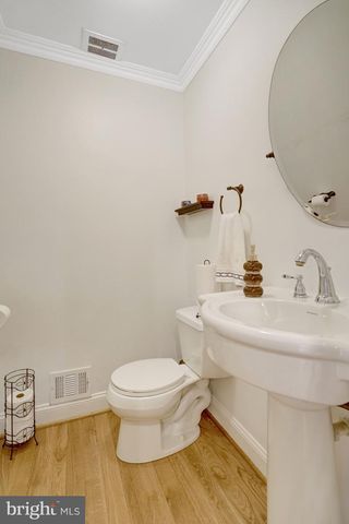8304 FIVE GATES RD, Annandale, VA 22003