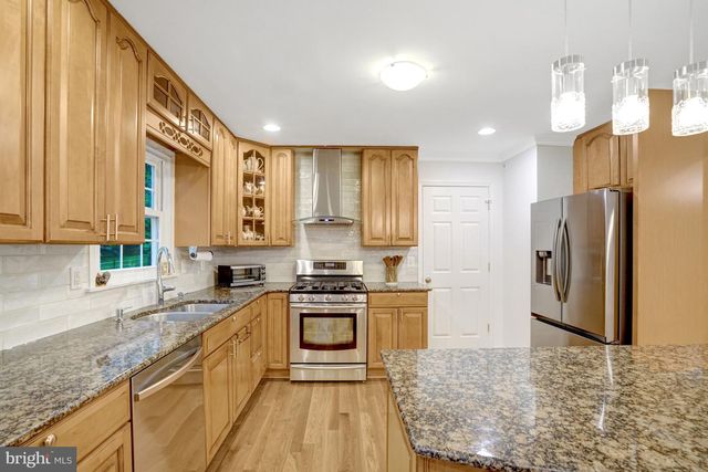 8304 FIVE GATES RD, Annandale, VA 22003