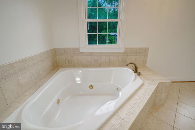 8304 FIVE GATES RD, Annandale, VA 22003