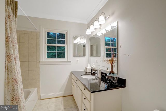 8304 FIVE GATES RD, Annandale, VA 22003