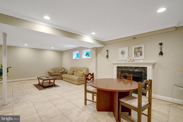 8304 FIVE GATES RD, Annandale, VA 22003