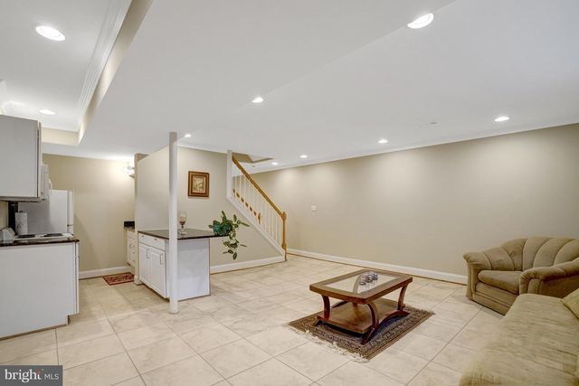 8304 FIVE GATES RD, Annandale, VA 22003