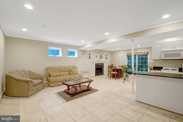 8304 FIVE GATES RD, Annandale, VA 22003