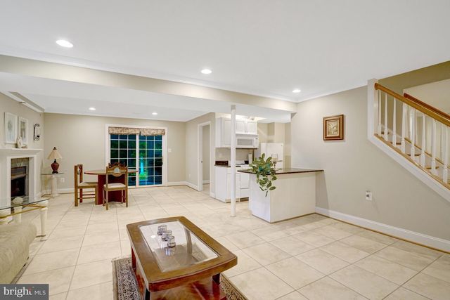 8304 FIVE GATES RD, Annandale, VA 22003