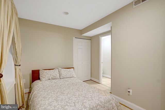 8304 FIVE GATES RD, Annandale, VA 22003