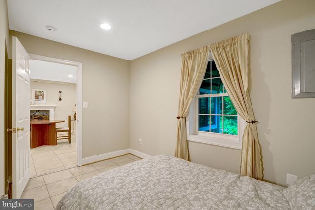 8304 FIVE GATES RD, Annandale, VA 22003
