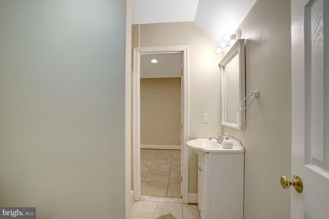 8304 FIVE GATES RD, Annandale, VA 22003