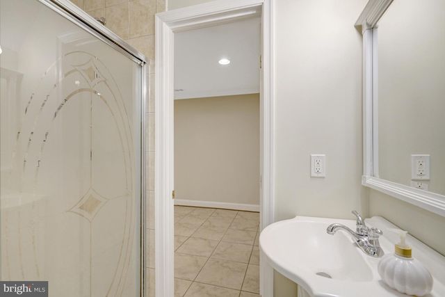 8304 FIVE GATES RD, Annandale, VA 22003