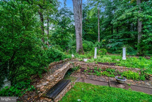 8304 FIVE GATES RD, Annandale, VA 22003