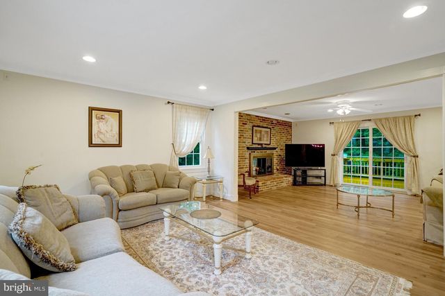 8304 FIVE GATES RD, Annandale, VA 22003