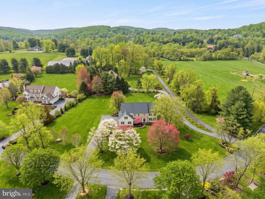 22 SPRINGLEA LN, Chester Springs, PA 19425