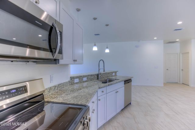 125 S Montgomery Avenue, Corona De Tucson, AZ 85641