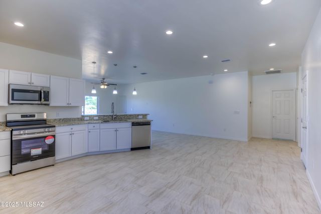 125 S Montgomery Avenue, Corona De Tucson, AZ 85641