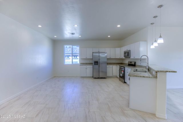 125 S Montgomery Avenue, Corona De Tucson, AZ 85641