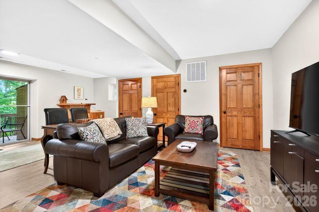 450 Elk Mountain Scenic Highway, Asheville, NC 28804
