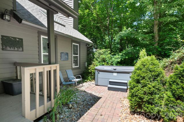 450 Elk Mountain Scenic Highway, Asheville, NC 28804