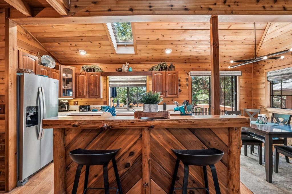Image 11 of property listing at 53325 Double View Drive, Idyllwild, CA 92549