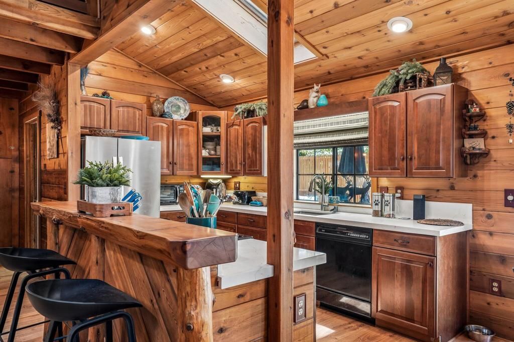 Image 12 of property listing at 53325 Double View Drive, Idyllwild, CA 92549