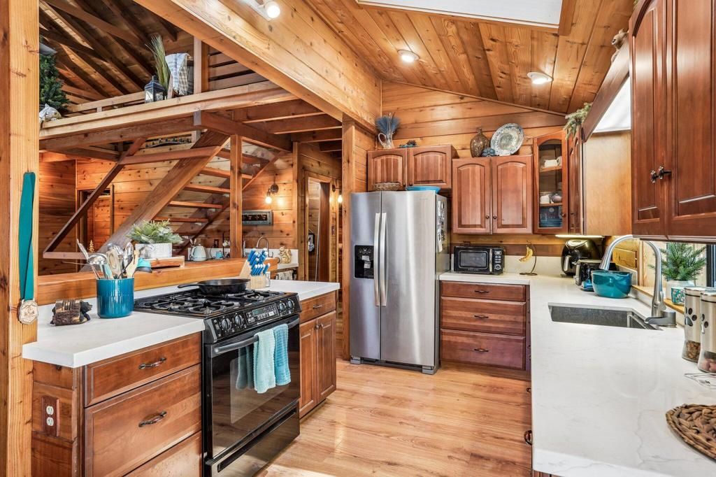 Image 13 of property listing at 53325 Double View Drive, Idyllwild, CA 92549