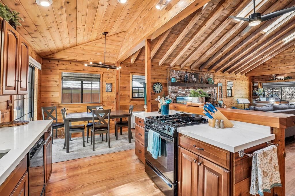 Image 14 of property listing at 53325 Double View Drive, Idyllwild, CA 92549