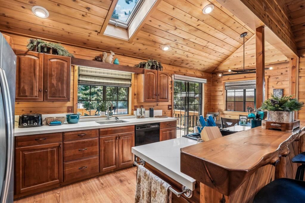 Image 15 of property listing at 53325 Double View Drive, Idyllwild, CA 92549