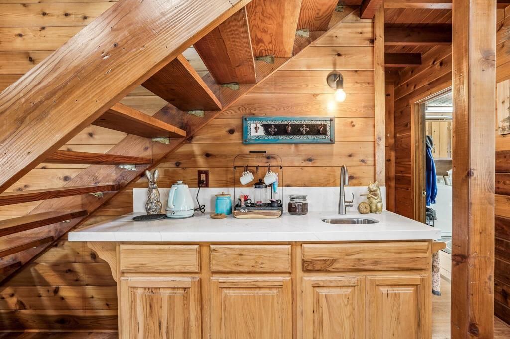 Image 16 of property listing at 53325 Double View Drive, Idyllwild, CA 92549