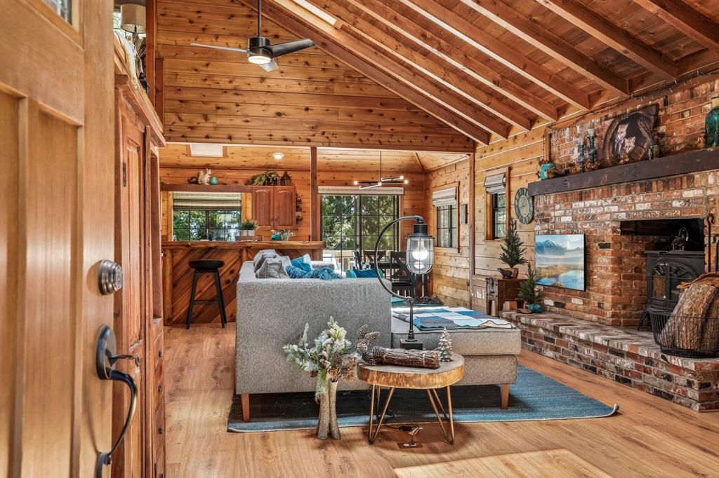 Image 2 of property listing at 53325 Double View Drive, Idyllwild, CA 92549