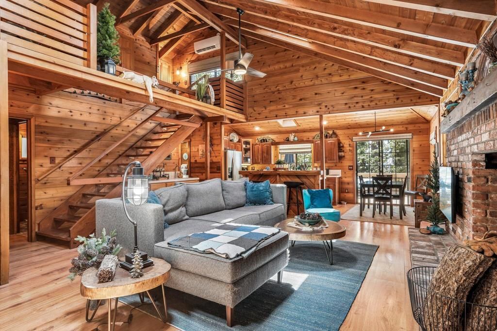 Image 4 of property listing at 53325 Double View Drive, Idyllwild, CA 92549