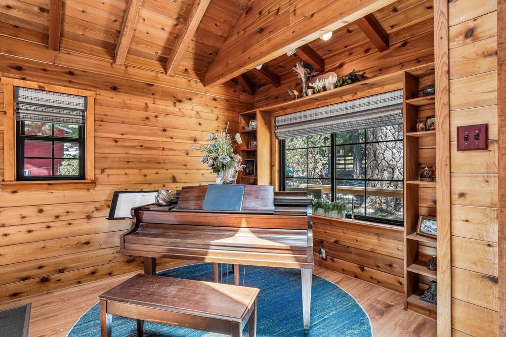 Image 5 of property listing at 53325 Double View Drive, Idyllwild, CA 92549