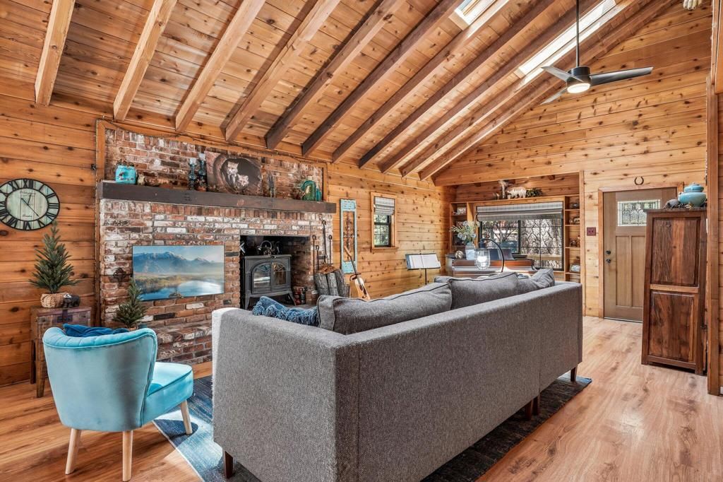 Image 7 of property listing at 53325 Double View Drive, Idyllwild, CA 92549