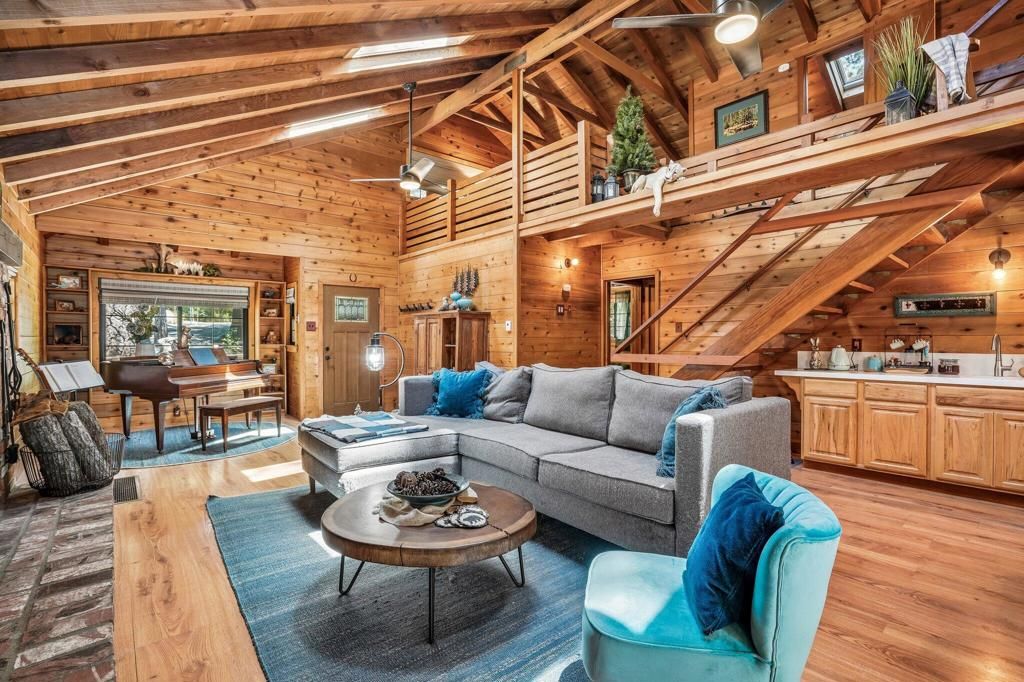 Image 8 of property listing at 53325 Double View Drive, Idyllwild, CA 92549